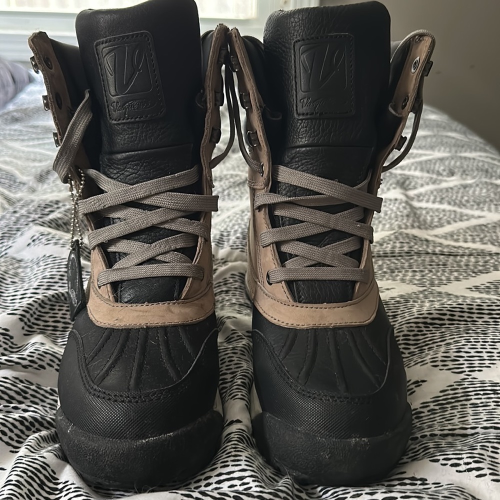 Size 9 Great Boot In Almost New Condition - image 6